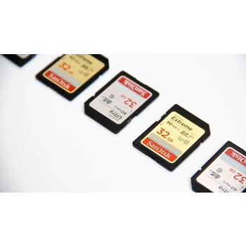 digital-camera-memory-card (18)-8282776-89843.webp